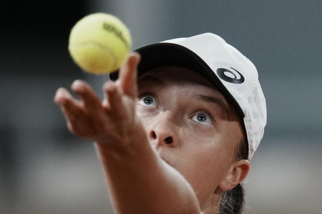 Świątek - Riske Transmisja TV Roland Garros Gdzie oglądać mecz Świątek - Riske ONLINE Iga Świątek w TV dzisiaj Na jakim programie tenis w Paryżu 26.05