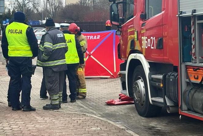 Staruszka potrącona przez śmieciarkę w Ursusie. Nie żyje!