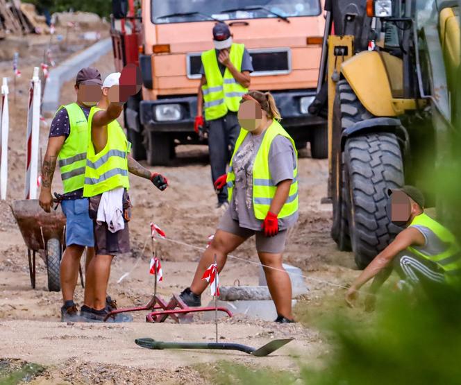 Kierowcy tkwią w korkach, robotnicy się śmieją. Sielankowy nastrój podczas remontu