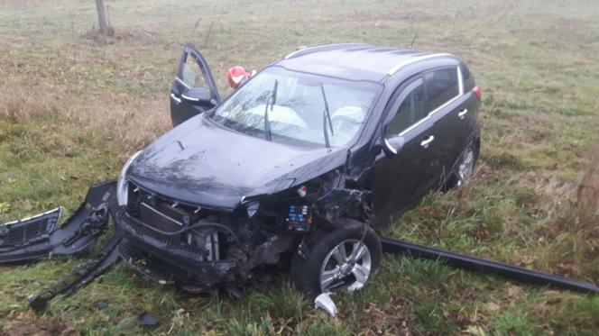 Koszmarny wypadek w Trzcinicy. Dwie osoby ranne