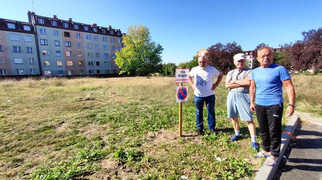 Bełchatów. Binków. Budynek handlowy zamiast zielonego skweru