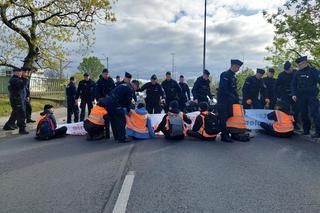 Ostatnie Pokolenie blokuje mosty 