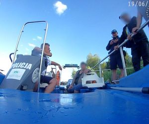 Policjanci pomogli załodze wywróconej żaglówki