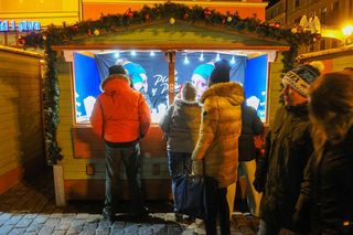 Toruński Jarmark Bożonarodzeniowy 2024. Zdjęcia z pierwszego dnia. Tak wyglądała parada ze św. Mikołajem