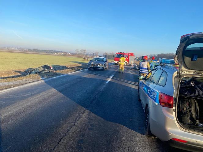 Wypadek trzech samochodów na DW 434 Gostyń-Kunowo. Sprawczyni była po alkoholu 