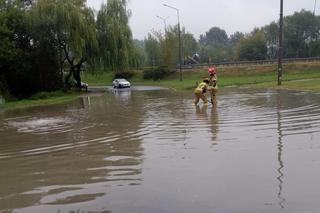Podtopienia, zalane ulice, interwencje straży w Świętokrzyskiem. 14 września 2024