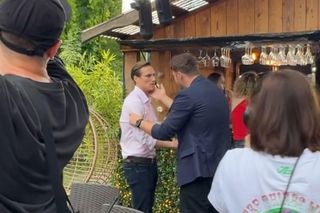 	M jak miłość nowy sezon po wakacjach. Olek (Maurycy Popiel), Marcin (Mikołaj Roznerski) na planie