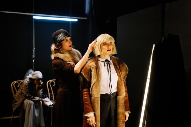 Na Wspólnej, odc. 3284: Marta (Joanna Jabłczyńska), Celina Jantar (Joanna Sydor), Maja Malicka (Sylwia Gola)