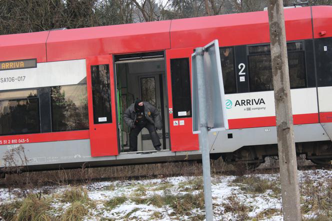 Nożownik i pożar w pociągu! [ZDJĘCIA]