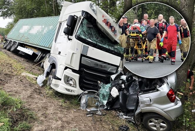 Dramat na dk 62 pod Wyszkowem. Trzy osoby zakleszczone w aucie, wśród rannych 14-latka