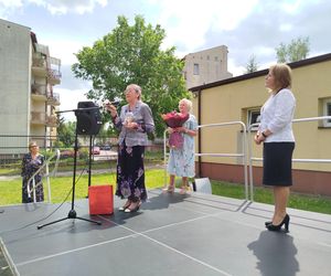 Przez lata ŚDS w Siedlcach działał w dwóch lokalizacjach, teraz już oficjalnie funkcjonuje w jednym miejscu, w budynkach dostosowanych do potrzeb osób z niepełnosprawnościami. 
