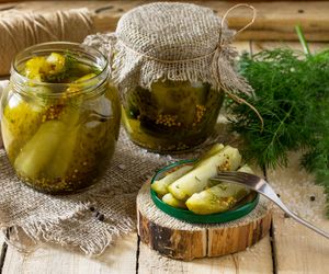 Ogórki KROKODYLKI z chili: przetwory z ogórków na ostro