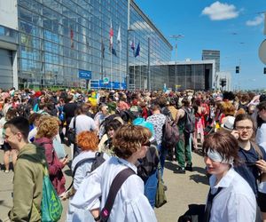 Pyrkon 2025. Tłumy uczestników przed MTP  