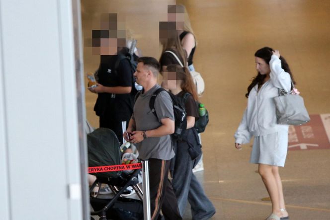 Marcin Hakiel z rodziną lecą na wakacje