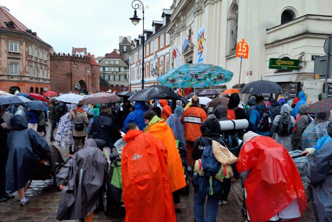 Lada dzień w drogę wyruszą pielgrzymi