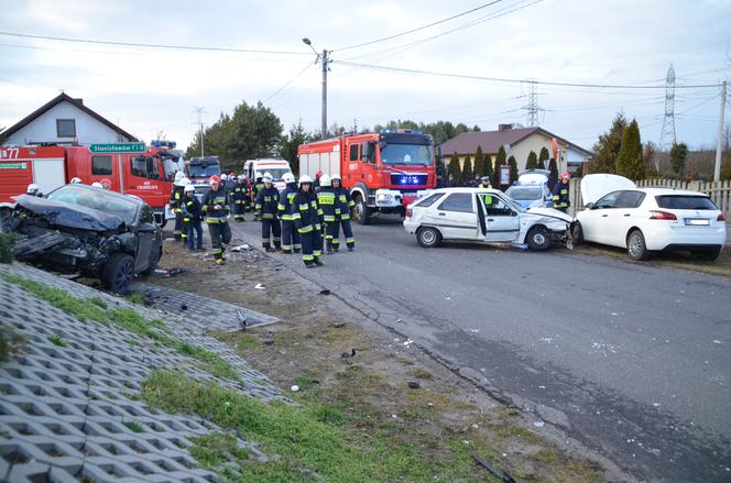 LPR i kilkudziesięciu strażaków w akcji. Sprawca zderzenia 3 aut BEZ prawa jazdy! [ZDJĘCIA] 