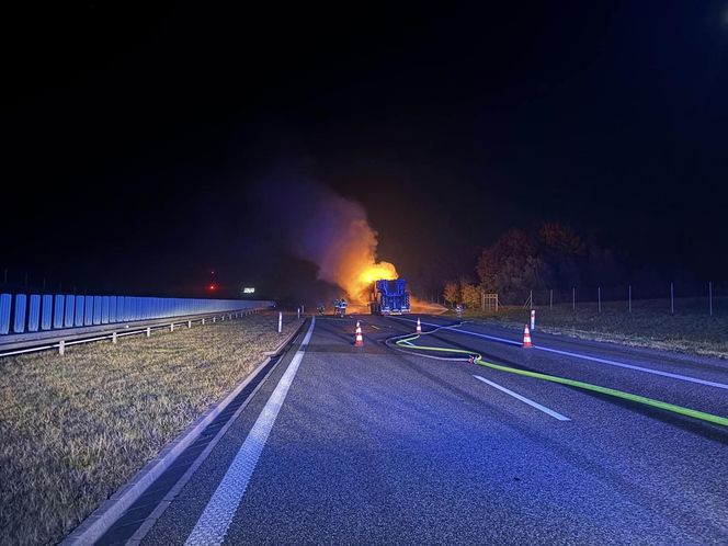 Pożar dźwigu na A1. Zdjęcia z miejsca zdarzenia 