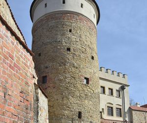 To jeden z najpiękniejszych domów w Małopolsce. Kiedyś był dworem obronnym, dziś zachwyca turystów