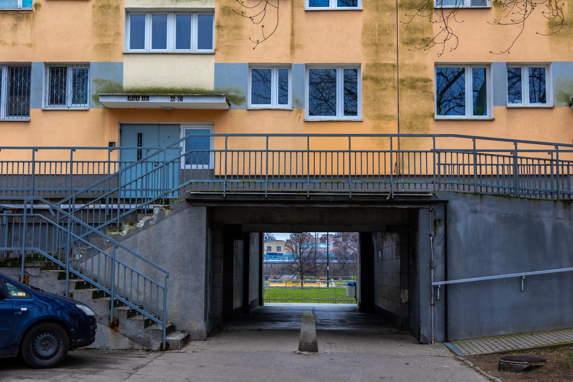 Jamnik - zdjęcia najdłuższego prostego bloku w Warszawie