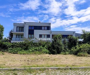 Przyszedł pod nowy dom Andrzeja Dudy w Krakowie, chciał jednego! Pan Robert przyniósł książkę