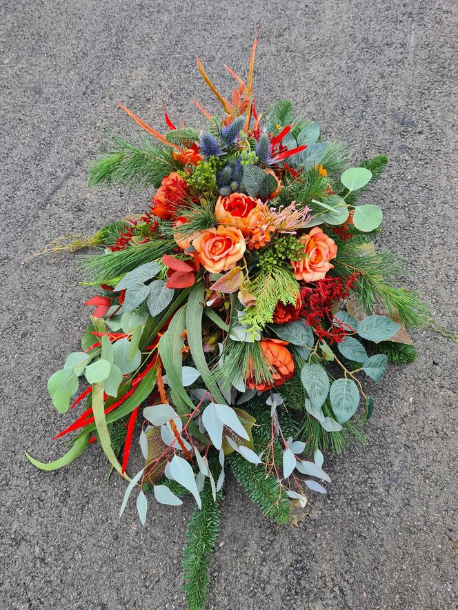 Chryzantemy wciąż drogie? Ekspert od kwiatów wyjaśnia, dlaczego ceny rosną i jak udekorować grób bez przepłacania