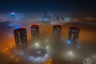 Osiedle Gwiazdy w Katowicach spowite mgłą