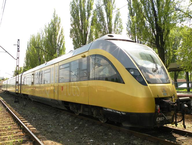 Żółty pociąg papieski Polregio na trasie Olkusz-Kraków
