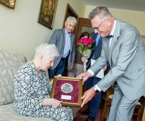 Stuletnie bydgoszczanki. Prakseda była listonoszką, potem kopała okopy. Wiesława zrobiła wszystko, by zostać nauczycielką
