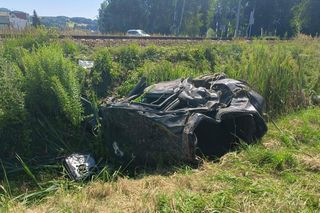 Poważny wypadek w Radziszowie. Samochód zderzył się z pociągiem, ogromne utrudnienia w ruchu