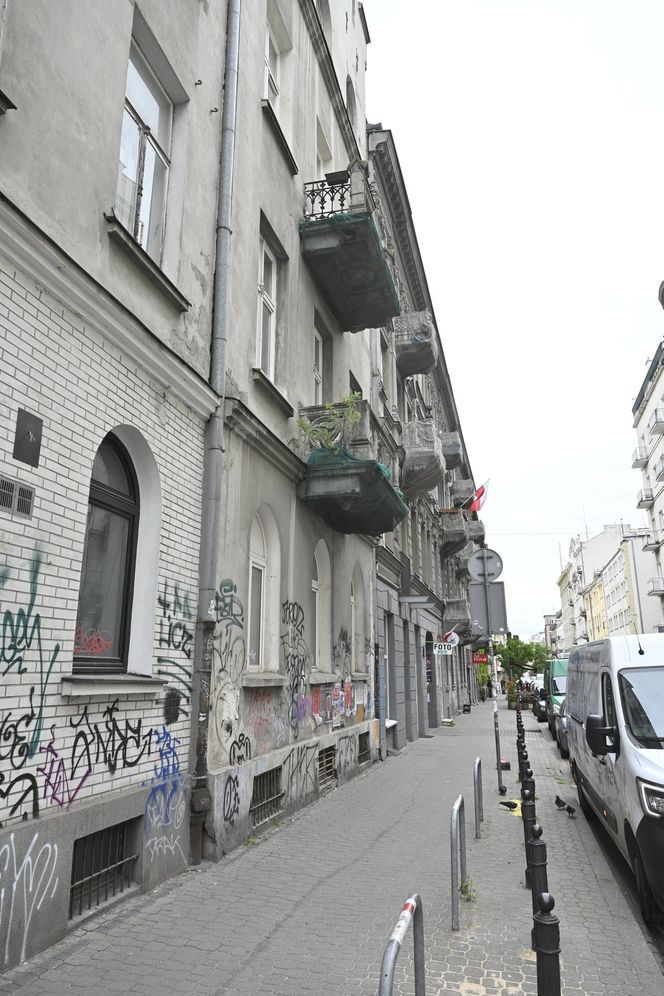 „To co robi miasto, to skandal”. Warszawa sprzedaje zabytkową kamienicę w centrum za grube miliony