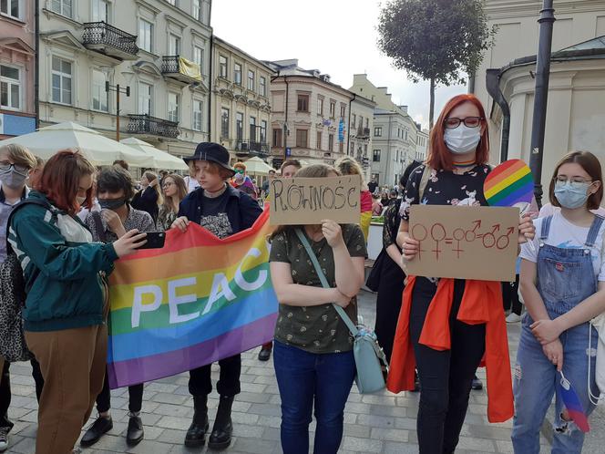 "Jesteśmy ludźmi, nie ideologią" - tak środowiska LGBT manifestowały wczoraj w Lublinie