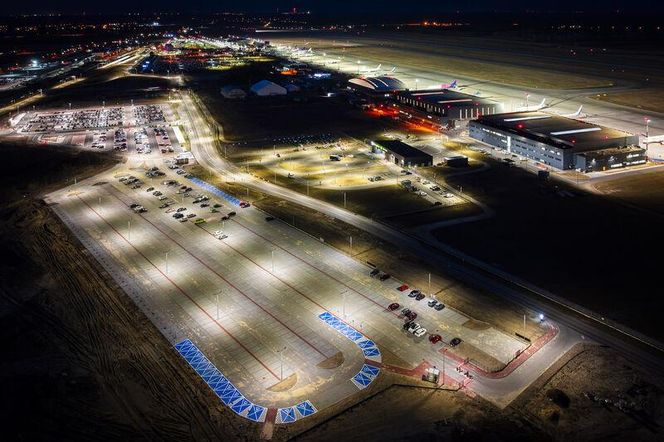 Międzynarodowy Port Lotniczy "Katowice" w Pyrzowicach ma drogę startową o długości 3200 m