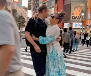 Anna Mucha w obłędnej kiecce migdali się z ukochanym na środku zatłoczonej ulicy! Co za sceny!