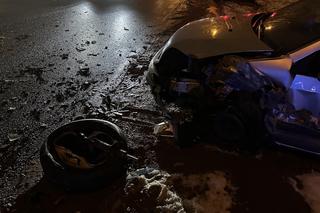 Warszawa. Czołowe zderzenie osobówek w Rembertowie. Jedna osoba trafiła do szpitala 