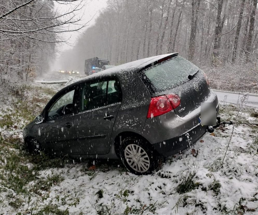 18-latka straciła panowanie nad autem i wjechała do rowu