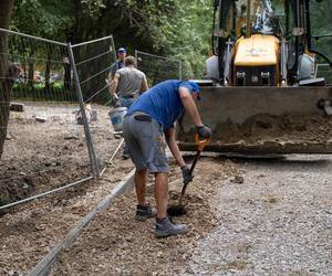 Powstaje nowa droga rowerowa! Sprawdź, jak przebiegają prace na Księżym Młynie [ZDJĘCIA]