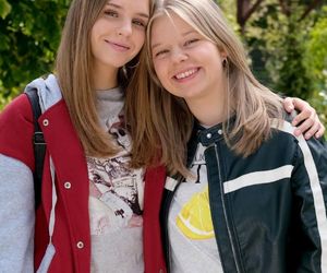 M jak miłość nowy sezon po wakacjach. Lenka (Olga Cybińska), Sara (Nadia Smyczek)