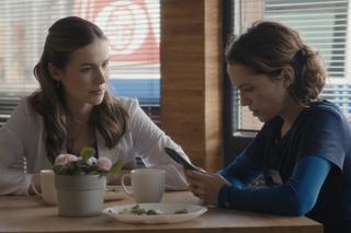 Na dobre i na złe, odc. 872: Hania Sikorka (Marta Żmuda Trzebiatowska), Julka Burska (Aleksandra Hamkało)