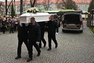 Pogrzeb Weroniki i Sebastiana. Ostatnia droga rodzeństwa