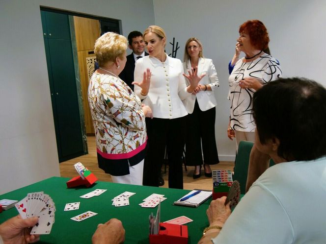 Marta Nawrocka śpiewała i gotowała z seniorami w Stalowej Woli