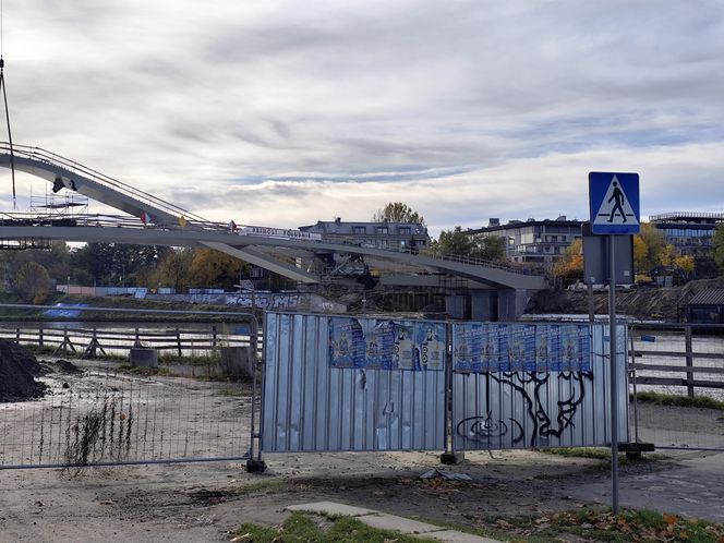 Kładka nad Wisłą nabiera kształtu! Zobacz, jak wygląda wielki sinus na nowej przeprawie