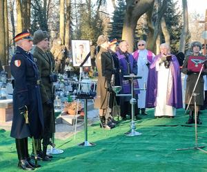 Uroczystości pogrzebowe Iwony Śledzińskiej-Katarasińskiej na Dołach. Wzięło w nich udział wiele osób [ZDĘCIA]