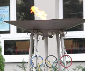 Sportowa uczta w Poznaniu. Na Ratajach zapłonął znicz olimpijski [ZDJĘCIA]