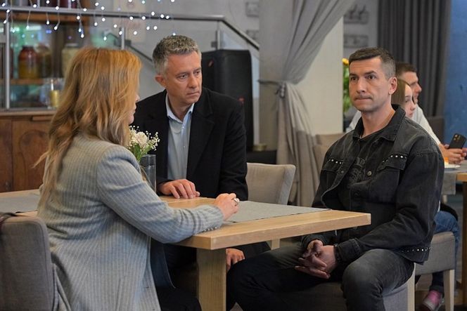 Pierwsza miłość, odcinek 4047: Dorota (Magdalena Wróbel), Artur (Łukasz Płoszajski), chłopak Bereniki (Maria Konarowska)