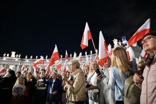 Zło dobrem zwyciężaj. Setki osób czuwały w Watykanie w rocznicę wyboru Jana Pawła II