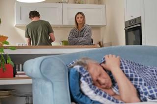 Pierwsza miłość odc. 3640. Kalina (Magdalena Wieczorek), Oskar (Filip Gurłacz), ojciec Kaliny - Leon (Wojciech Dziduch)