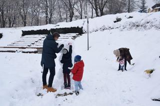 Ulepił bałwana i wycałował żonę