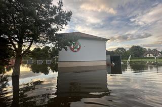 Poruszające sceny prosto ze stadionu i klubu. „Budynek zalewa z każdej strony!”