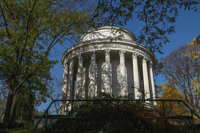  Najstarszy warszawski park z fascynującą historią. Mimo upływu lat, wciąż zachwyca!