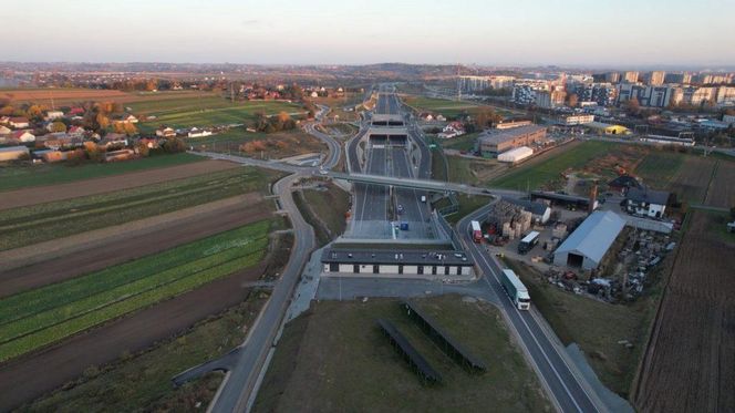 Tak na najnowszych zdjęciach prezentuje się północna obwodnica Krakowa S52